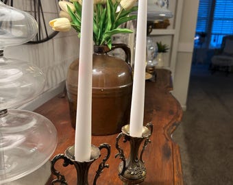 2 candelabros vintage de latón ornamentados, fabricados en Italia, con doble asa, decorativos, de 5 pulgadas.