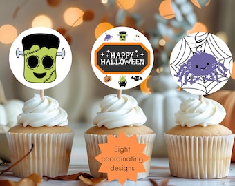 Peut inclure: Trois cupcakes avec glaçage blanc et des décorations sur le thème d'Halloween. Les décorations présentent un monstre de Frankenstein, une enseigne "Happy Halloween" et une araignée avec une toile. L'image comprend également une étoile orange avec le texte "Eight coordinating designs."
