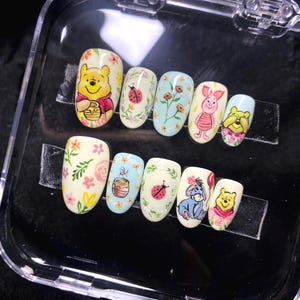 Vintage Pooh Garden Press On Nails, Cute Pastel Floral Nail Art, Honey Bee Cottagecore Nails, Hand-Painted Cartoon Press On Nail Set image 3