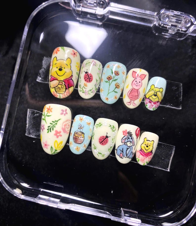 Vintage Pooh Garden Press On Nails, Cute Pastel Floral Nail Art, Honey Bee Cottagecore Nails, Hand-Painted Cartoon Press On Nail Set image 3