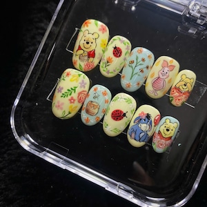 Vintage Pooh Garden Press On Nails, Cute Pastel Floral Nail Art, Honey Bee Cottagecore Nails, Hand-Painted Cartoon Press On Nail Set image 4