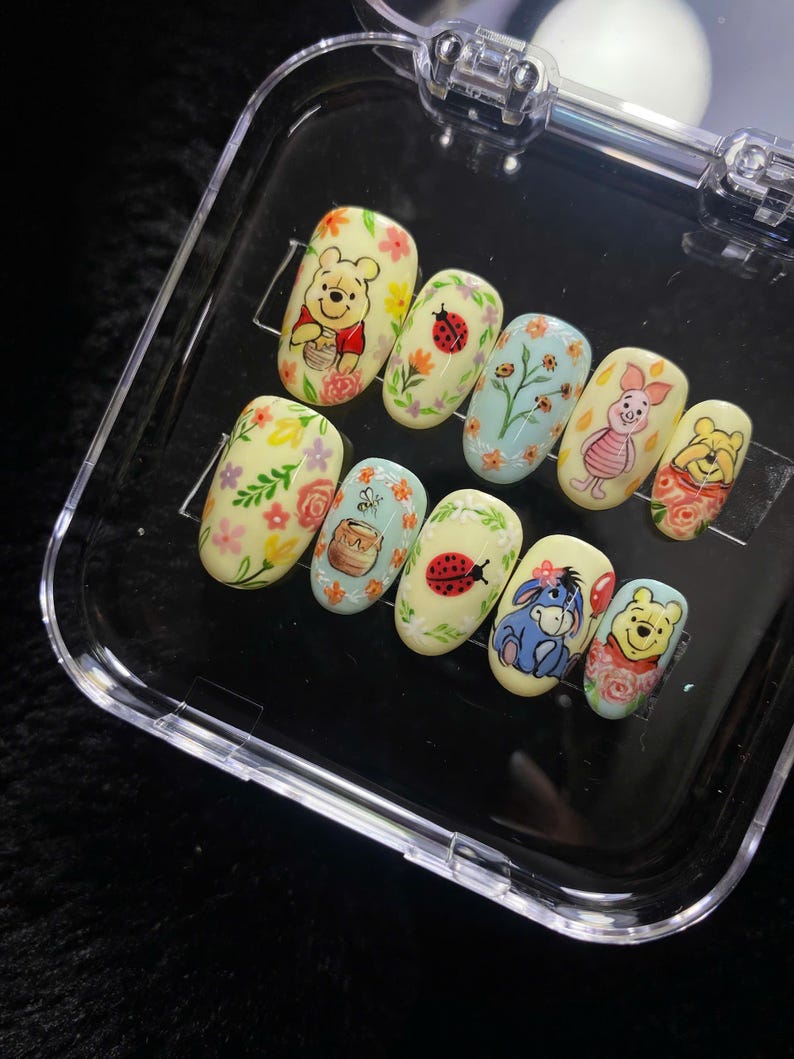 Vintage Pooh Garden Press On Nails, Cute Pastel Floral Nail Art, Honey Bee Cottagecore Nails, Hand-Painted Cartoon Press On Nail Set image 4