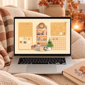 Op de afbeelding: Een laptopscherm met een digitale bureaubladorganizer met een oktoberkalender, een centrale illustratie van een boekenplank met boeken, een kleine boom, een lantaarn en een mand met appels, naast secties met bloemen- en ruitpatronen.