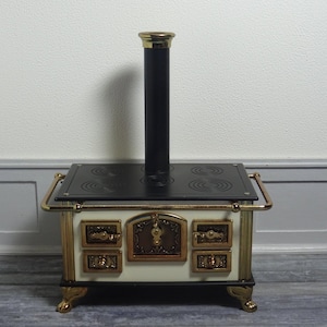 Vintage BODO HENNIG Stove, Dollhouse Collectible Miniature Kitchen Stove