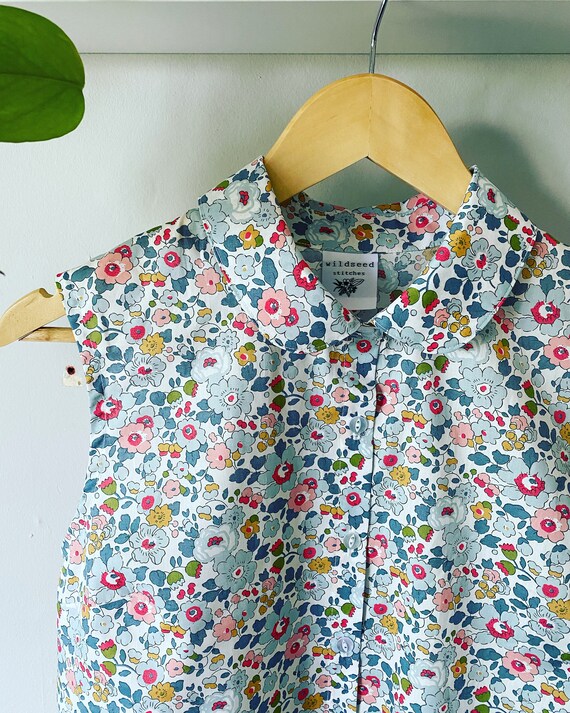 sleeveless peter pan collar shirt