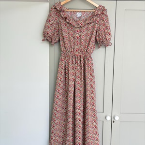 Maxikleid mit Liberty of London-Print und U-Ausschnitt - Kleid mit Ditsy-Print - Pfingstrosenkleid - Blumenoutfit