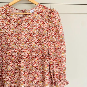 Floral Mini Kleid in Liberty of London print mit 3/4 Rüschen Manschette Puffärmeln, gesmoktes Kleid