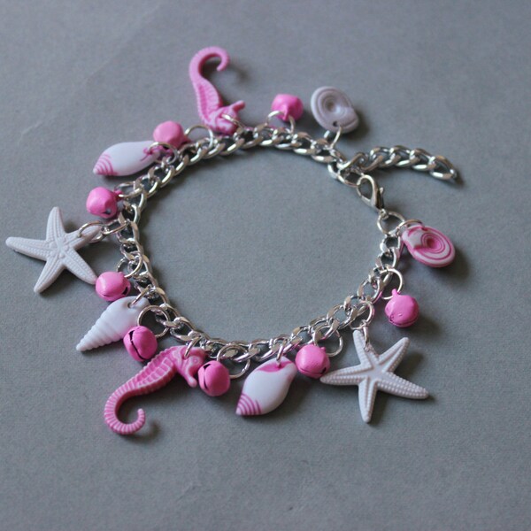 Pink and white bracelet with little sea treasures and bells, boho jewelry, beaded bracelet summer trend, charms, starfish, shells, beach