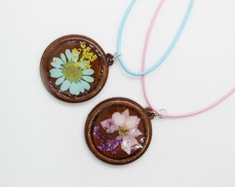 Dried flower pendant, Wooden pendant, Nature inspired gift, Resin flower pendant, Jewelry gift, Real flower pendant, Gardening pendant