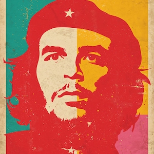 以下が含まれることがあります： 口ひげとベレー帽をかぶった男性の肖像画が描かれた、ポップアートスタイルのポスター。画像は垂直に分割され、片側は白、もう片側は黄色です。赤いベレー帽には白い星が付いています。