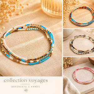 Op de afbeelding: Een set van drie delicate kralenarmbanden met kleine glaskralen in diverse kleurencombinaties waaronder turkoois, wit, goud, zwart, oranje en roze. De tekst collection voyages BRACELETS 3 RANGS staat onderaan afgedrukt.