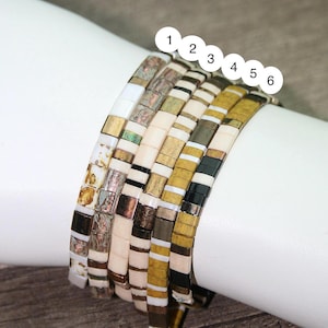 Bracelets perles plates Tila, nuances de beige