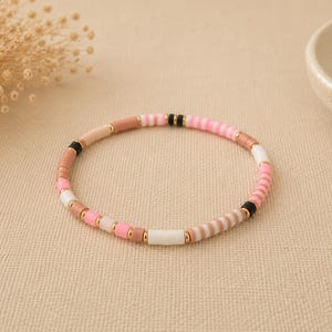 Bracelet coloré original en perles plastiques Heishi – bracelet bohème minimaliste femme