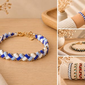 Puede incluir: Una pulsera tejida con un patrón repetitivo de cuentas rectangulares en tonos azul real, azul claro y blanco, acentuada con pequeñas cuentas metálicas doradas. La pulsera incluye un cierre de metal dorado y un pequeño dije en forma de corazón.