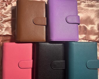 Carpeta de presupuesto con sistema de sobres de efectivo tamaño A6. Planificador de ahorros eficaz y de calidad. Colección Maverick para fondos de reserva y regalos.