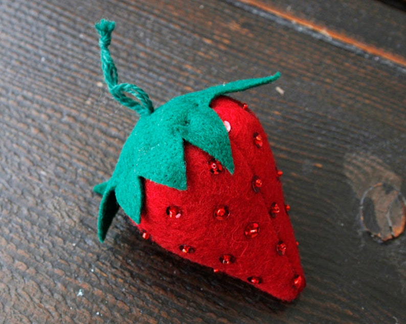 Vintage Style Kitsch Sequined and Beaded Felt Strawberry Christmas Ornament image 3