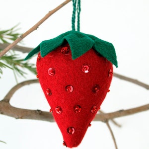 Vintage Style Kitsch Sequined and Beaded Felt Strawberry Christmas Ornament image 4