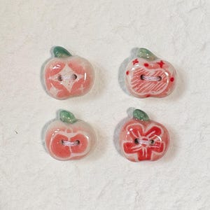Botones de cerámica con forma de manzana: botones de cerámica con forma de fruta hechos a mano, botones coloridos para coser, manualidades, scrapbooking y ropa, regalo de Navidad.