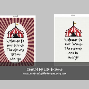 Puede incluir: Dos patrones de punto de cruz imprimibles que representan una carpa de circo roja y blanca a rayas con una bandera amarilla. El texto dice "Bienvenido a nuestro circo. Los payasos están a cargo."