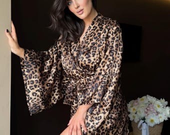 Kimono de seda jacquard con estampado de leopardo: caftán largo cruzado, elegante vestido de seda para estar en casa.