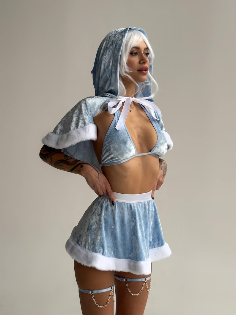 Conjunto de lencería navideña para cosplay, traje de Reina de las Nieves con capa y falda con capucha, disfraz de invierno, conjunto de rol azul, lencería navideña. imagen 1