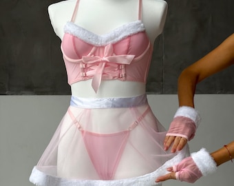 Conjunto de lencería navideña rosa transparente con falda, sujetador, guantes y gorro de Papá Noel: atuendo festivo, disfraz de malla