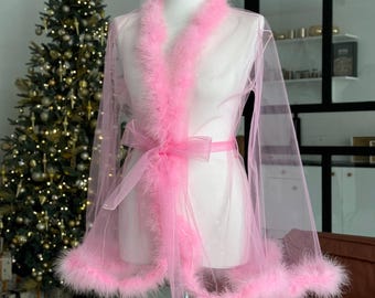 Túnica rosa transparente con ribete de plumas y sombrero: Túnica de disfraz hecha a mano