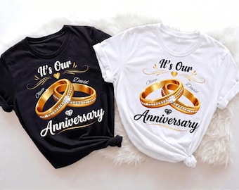 Personalisierte PNG-Datei „Es ist unser Jahrestag“, PNG-Datei „Hochzeitstag“, Design für ein T-Shirt zum Jahrestag für Paare, Hochzeitsgeschenk für Paare, Ehe von Paaren