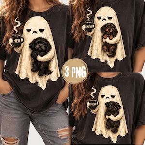 Puede incluir: Una camiseta gris carbón con tres diseños gráficos de un fantasma sosteniendo una taza negra con el texto MEH y un cachorro. Los cachorros son un perro negro peludo, un perro salchicha marrón y negro, y un pug negro. Texto 3 PNG visible.
