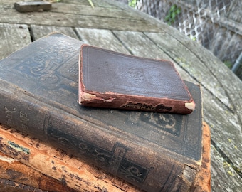 Tiny William Shakespeare OTHELLO book leather