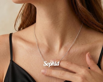 スターリングシルバー製ネームネックレス、名入れネームプレートネックレス、繊細なカスタムジュエリー、ブライズメイドギフト