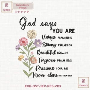 Puede incluir: Diseño de bordado con el texto "Dios dice QUE ERES Único, Fuerte, Hermoso, Perdonado, Precioso, Nunca solo." Elementos florales con flores rosas, moradas y amarillas. Tamaños: 10 cm, 13 cm, 15 cm, 18 cm, 20 cm.