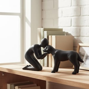 Minimalistische Hundeliebhaber Skulptur: Moderne Schwarze Kunstharz Figur
