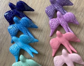 Set van 4 keramische zwaluwen – klein 8,5 cm – blauw of roze kleurverloop | Handgemaakte Portugese zwaluwen | Wanddecoratie | Cadeau | Vogelset