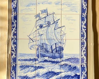 Tegelpaneel met Portugees schipmotief – 12 handgeschilderde blauw-witte Azulejos, nautische wanddecoratie / Caravela Portuguesa