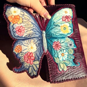 Personalized Leather Wallet for Women – Hand-Painted Butterfly Purse, Unique Floral Cowhide Gift, Handmade Leather Clutch