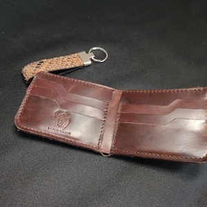 Luxury Gift for Men: "Bespoke leather wallet and keychain set with a textured finish, perfect for a high-end gift.