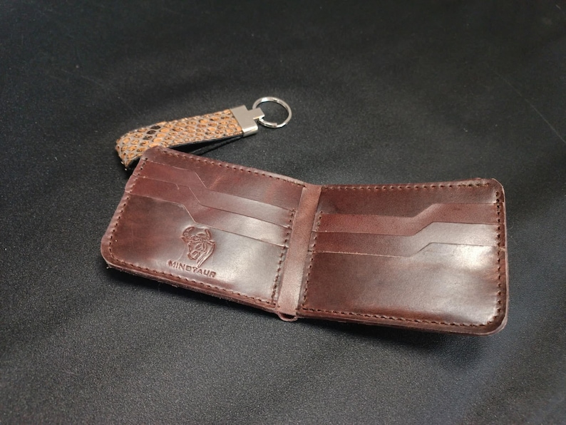 Luxury Gift for Men: "Bespoke leather wallet and keychain set with a textured finish, perfect for a high-end gift.