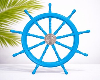 Volante de barco decorativo grabado, personalizado, de madera azul claro y latón, de clase Deluxe.