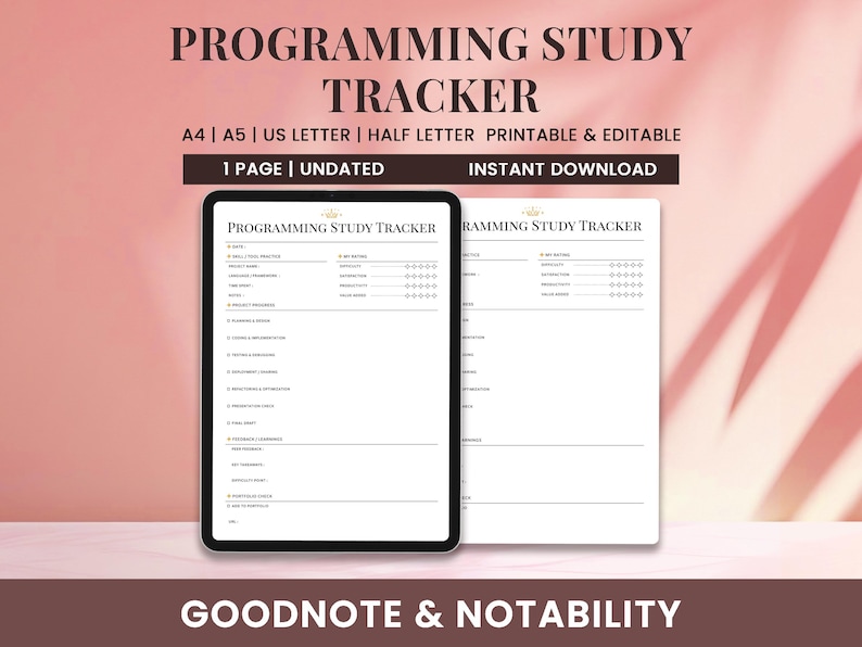 Pu&ograve; includere: Un tracker digitale di studio della programmazione visualizzato su un tablet e una pagina stampata. Il tracker non &egrave; datato e stampabile nei formati A4, A5, US Letter e Half Letter. Il testo sull'immagine recita "PROGRAMMING STUDY TRACKER" e "GOODNOTE & NOTABILITY".