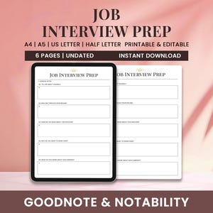 Pode incluir: Um modelo digital de preparação para entrevistas de emprego exibido em um tablet e uma página impressa. O texto na imagem diz "JOB INTERVIEW PREP" e inclui instruções para a preparação da entrevista. O fundo é rosa suave com uma faixa marrom na parte inferior.