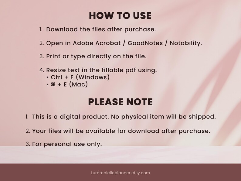 Pu&ograve; includere: Una guida digitale del prodotto con istruzioni su come utilizzare i file dopo l'acquisto. Il testo include i passaggi per aprire, stampare e ridimensionare il testo nel PDF compilabile. Lo sfondo &egrave; rosa tenue con un motivo a foglie.