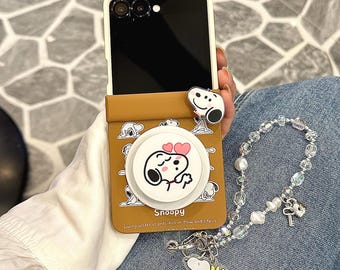 Schattige Snoopy en Winnie de Pooh magnetische standaard telefoonhoes met draagkoord voor Samsung Z Flip 7/6/5.