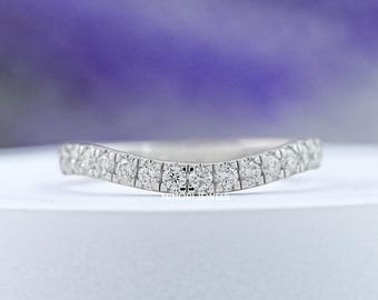 Anello a mezza eternità con diamante sintetico a taglio rotondo e forma curva, gioiello personalizzato coordinato per la sposa, regalo per lei.