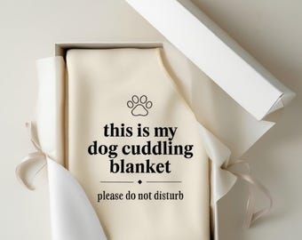 Regalo para amantes de los perros / manta de felpa de terciopelo con un divertido diseño de perros acurrucados. Manta acogedora para el sofá, ideal para dueños de mascotas y para la decoración del hogar.