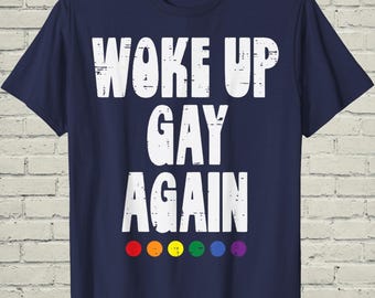 Camiseta "Desperté siendo gay de nuevo", divertido gráfico LGBTQ, regalo para salir del armario para un amigo, ropa del orgullo arcoíris, camiseta queer sarcástica, camiseta con meme humorístico