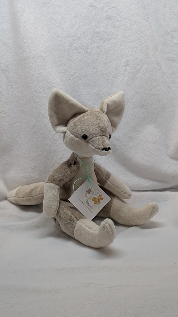 手作りフェネックギツネぬいぐるみ：リアルで抱きしめたくなる