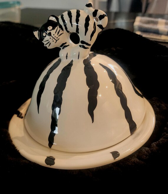 Cheri Lane Cat Butter Dish: Ceramic Keeper with Striped Lid