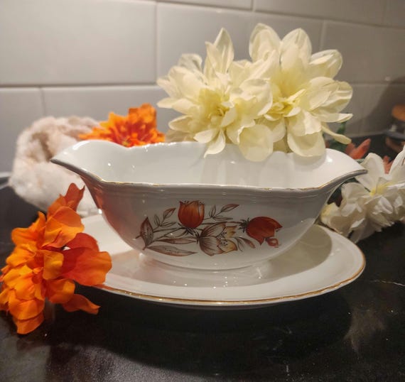 Vintage Monopoli Italy Gravy Boat – Hand-Painted Floral, Gold Trim