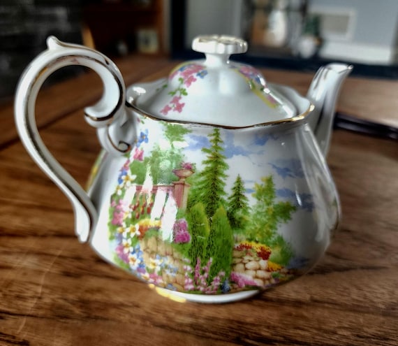 Vintage Royal Albert Kentish Rockery Teapot – Bone China, Victorian, England